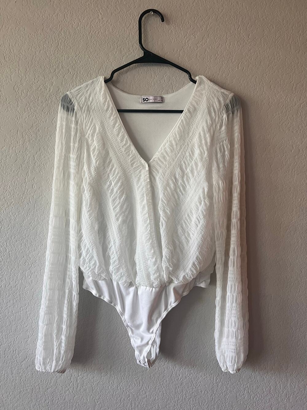 SO Ivory White Sheer Textured Crinkle Long Sleeve Bodysuit V Neck